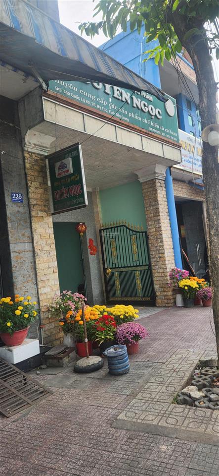 Cho thuê nhà mặt tiền nguyên căn đường nguyễn thị thập, mỹ tho, ngang 4,5m dài 30 mét 1 trệt 1 lầu.