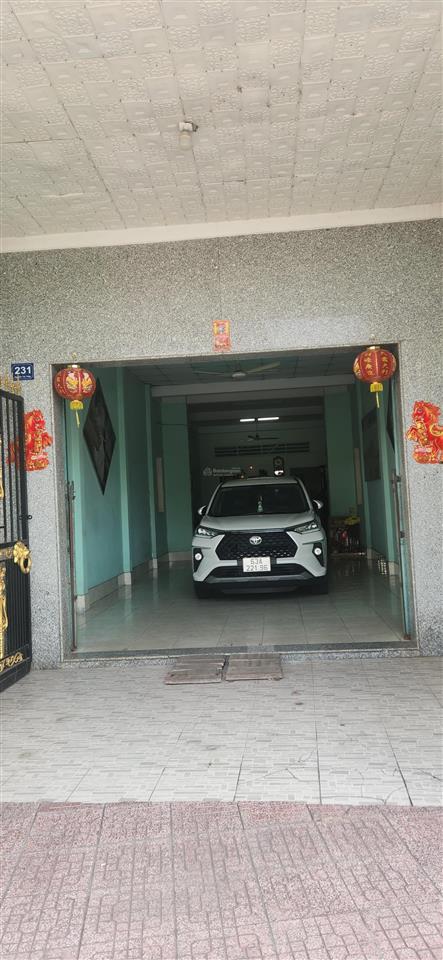 Cho thuê nhà mặt tiền nguyên căn đường nguyễn thị thập, mỹ tho, ngang 4,5m dài 30 mét 1 trệt 1 lầu.