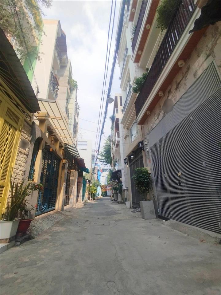 Chỉ hơn tỷ, có hẻm xe hơi thống nhất, 3 tầng, 3pn, sổ vuông a4, công nhận và hoàn công đủ