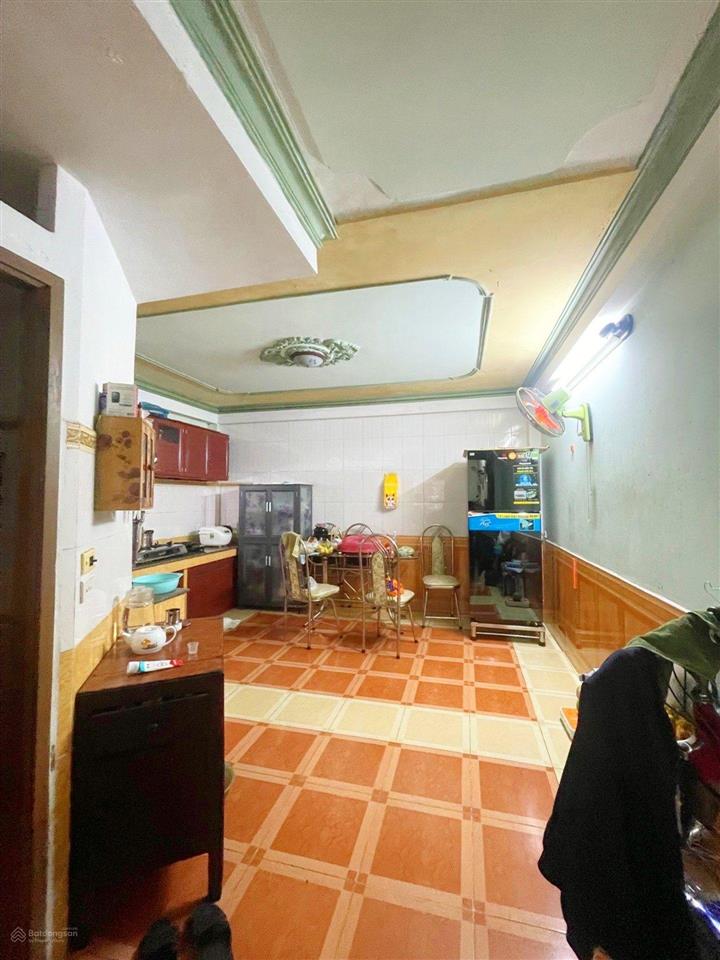 Nhà tân bình  3 tầng btct  72m2 (4.5x16m)  4pn  cách 5 bước ra mặt tiền đường  chỉ nhỉnh 6 tỷ