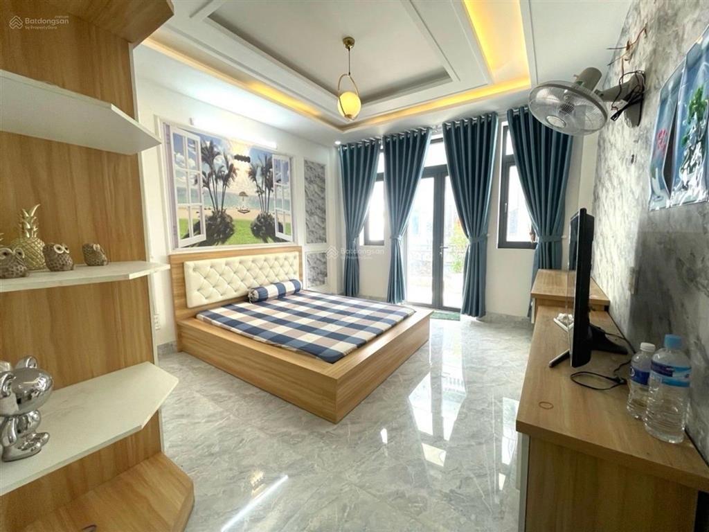 Hxh đậu cửa  5 tầng btct  70m2  nở hậu  dòng tiền  gần emart phan huy ích gv  chỉ 7.** tỷ