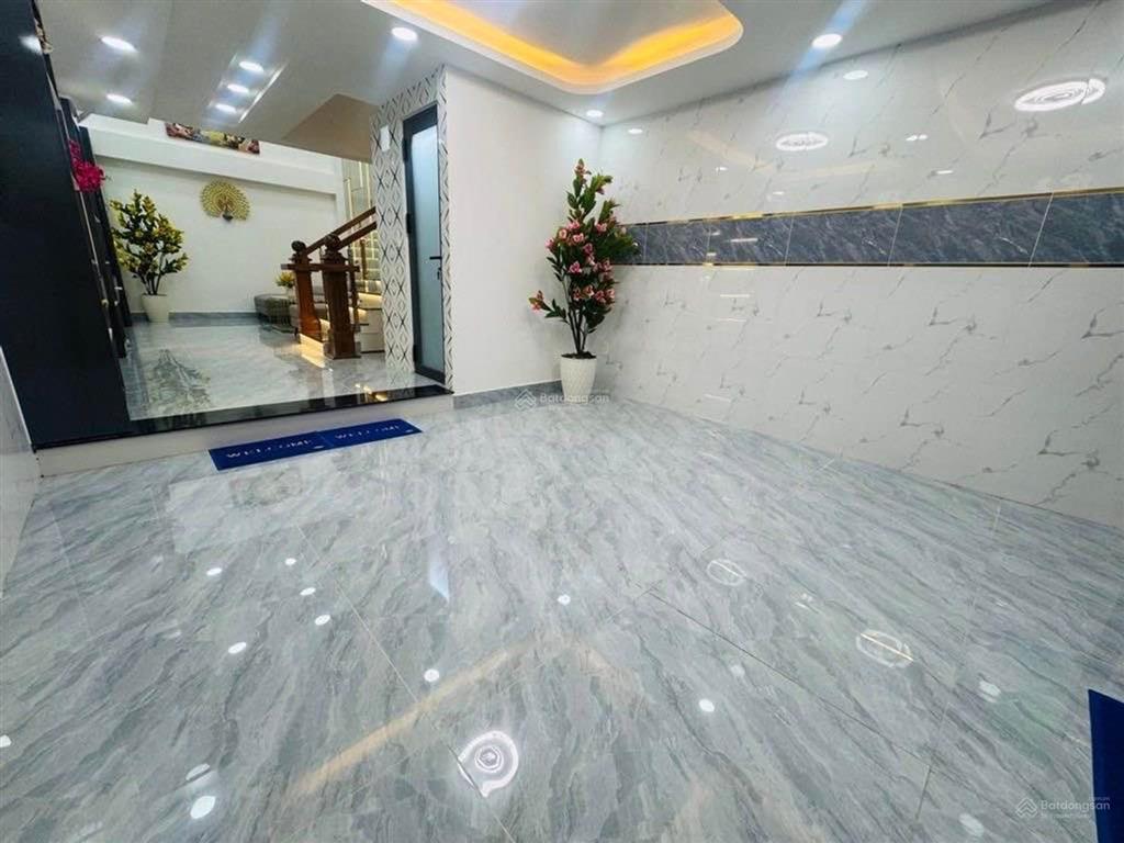 Siêu phẩm 5 tầng btct ~50m2 ko lg  ngang 4m  xe hơi đậu cổng  thông ra phan huy ích  gò vấp