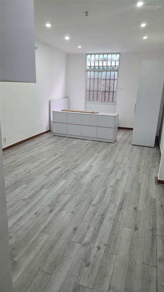 Cho thuê nhà mới đẹp nguyên căn ngay trung tâm buôn bán sầm uất nhất q5 đường nguyễn trãi 2 chiều