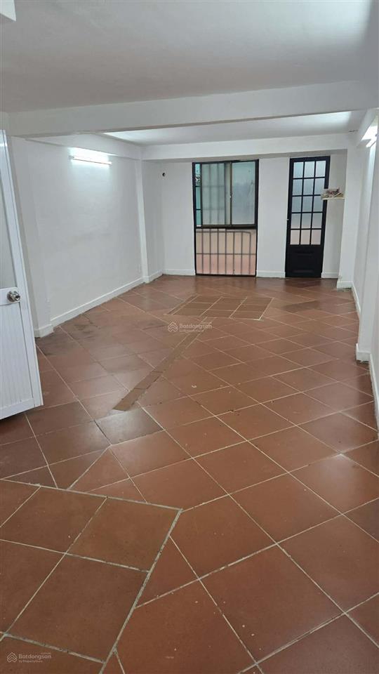 Cho thuê nhà mới đẹp nguyên căn ngay trung tâm buôn bán sầm uất nhất q5 đường nguyễn trãi 2 chiều