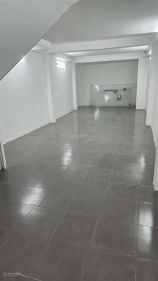 Cho thuê nhà mới đẹp nguyên căn ngay trung tâm buôn bán sầm uất nhất q5 đường nguyễn trãi 2 chiều