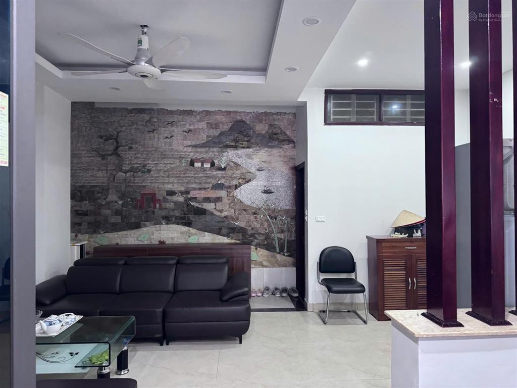 Cho thuê văn phòng  khu đô thị mới dịch vọng (3x tr/tháng, có thương lượng, miễn môi giới)
