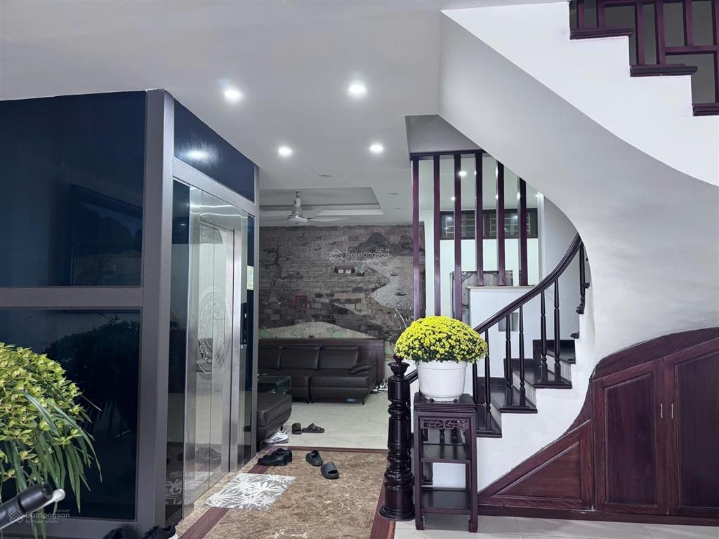 Cho thuê văn phòng  khu đô thị mới dịch vọng (3x tr/tháng, có thương lượng, miễn môi giới)