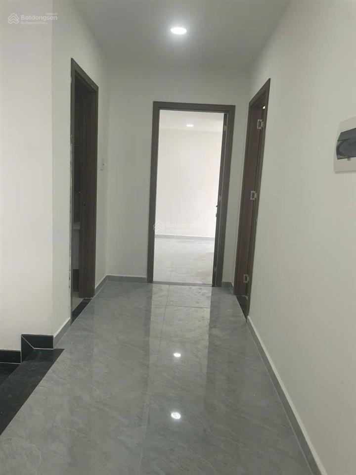 Cho thuê penthouse chung cư bảy hiền , 240m , 4pn , 4wc , giá 30tr ,  0909 455 *** trung