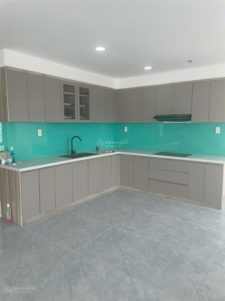 Cho thuê penthouse chung cư bảy hiền , 240m , 4pn , 4wc , giá 30tr ,  0909 455 *** trung