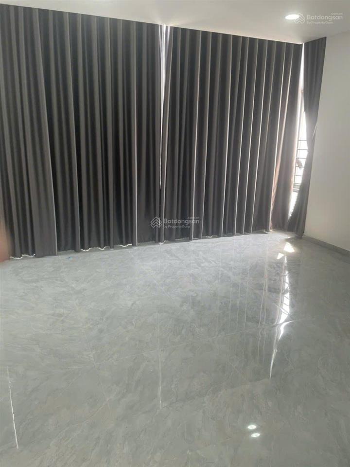 Cho thuê penthouse chung cư bảy hiền , 240m , 4pn , 4wc , giá 30tr ,  0909 455 *** trung