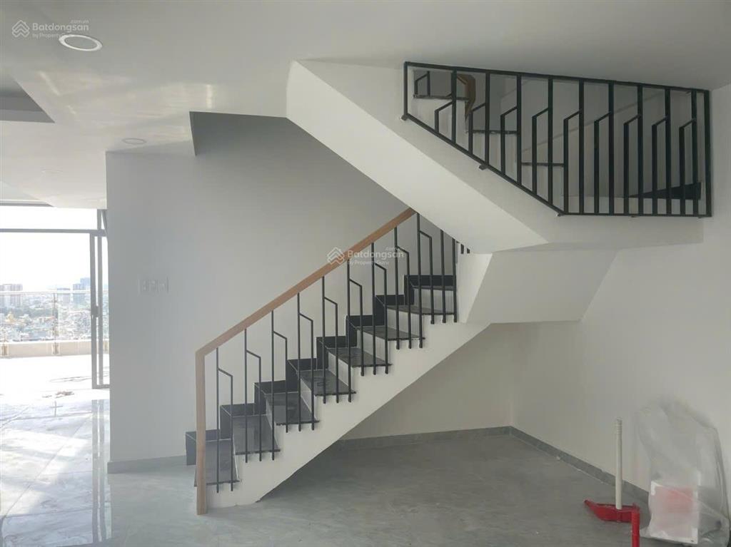 Cho thuê penthouse chung cư bảy hiền , 240m , 4pn , 4wc , giá 30tr ,  0909 455 *** trung