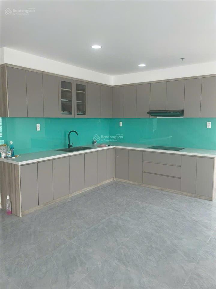 Cho thuê penthouse chung cư bảy hiền, 240m, 4pn, 4wc, giá 30tr,  0909 455 *** trung