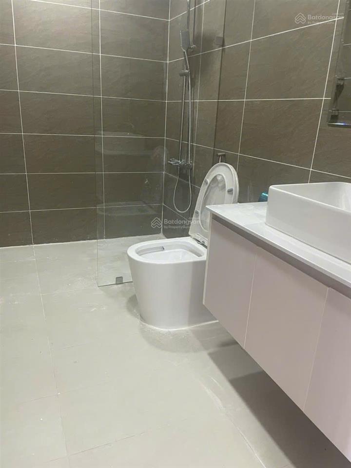 Cho thuê penthouse chung cư bảy hiền, 240m, 4pn, 4wc, giá 30tr,  0909 455 *** trung