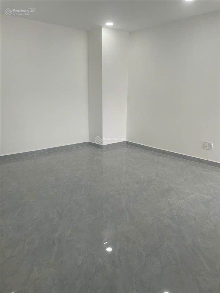 Cho thuê penthouse chung cư bảy hiền, 240m, 4pn, 4wc, giá 30tr,  0909 455 *** trung