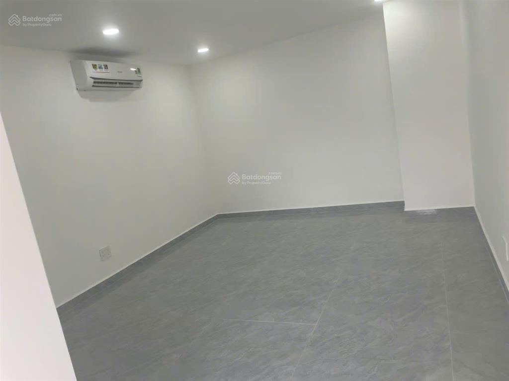 Cho thuê penthouse chung cư bảy hiền, 240m, 4pn, 4wc, giá 30tr,  0909 455 *** trung