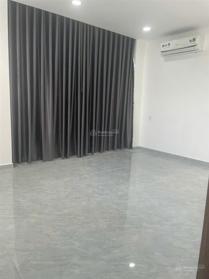 Cho thuê penthouse chung cư bảy hiền, 240m, 4pn, 4wc, giá 30tr,  0909 455 *** trung