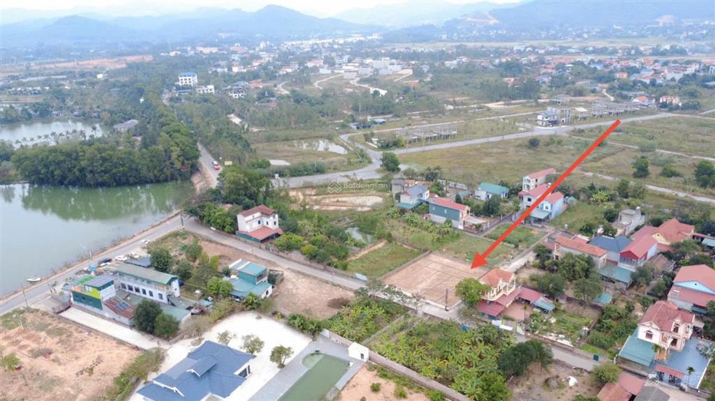 Lô góc 2 mặt tiền cách mặt hồ đại lải (đường lê duẩn) chỉ 50 mét, đường trước đất 8m có vỉa hè