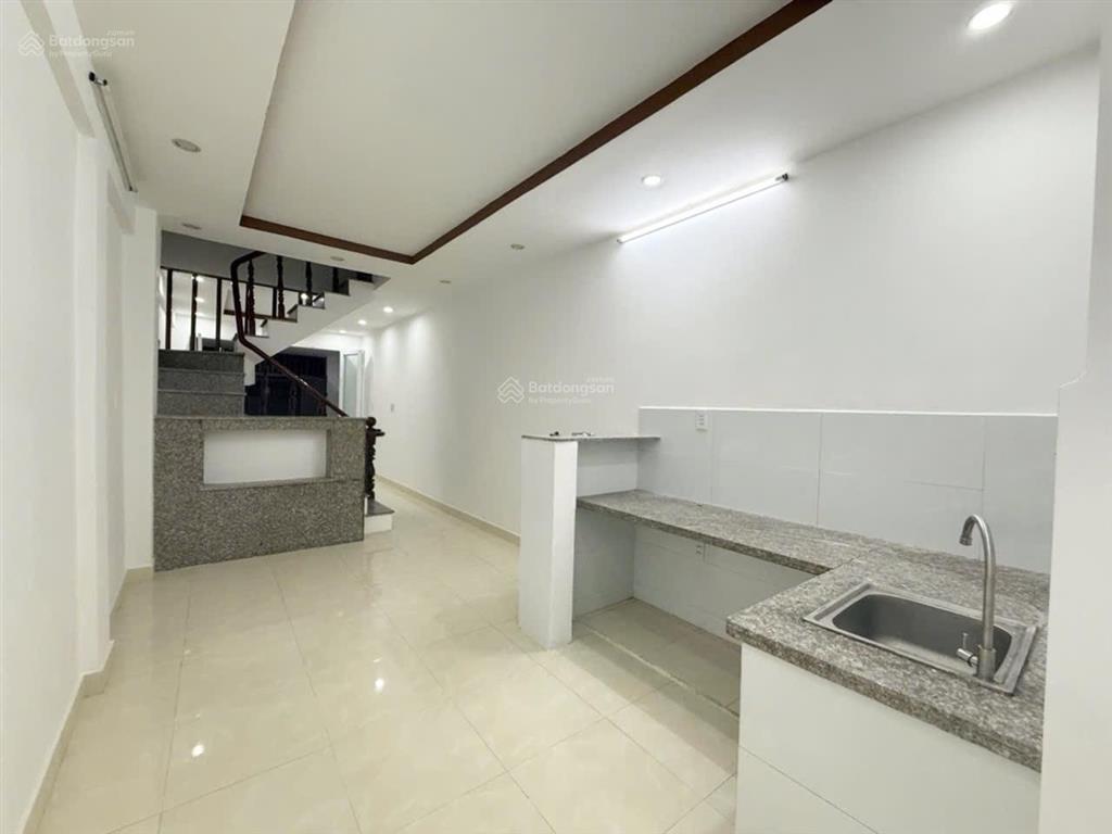 Chỉ 4,8 tỷ  54m2 nhà btct  hẻm thông lê văn việt  gần metro, xa lộ hà nội