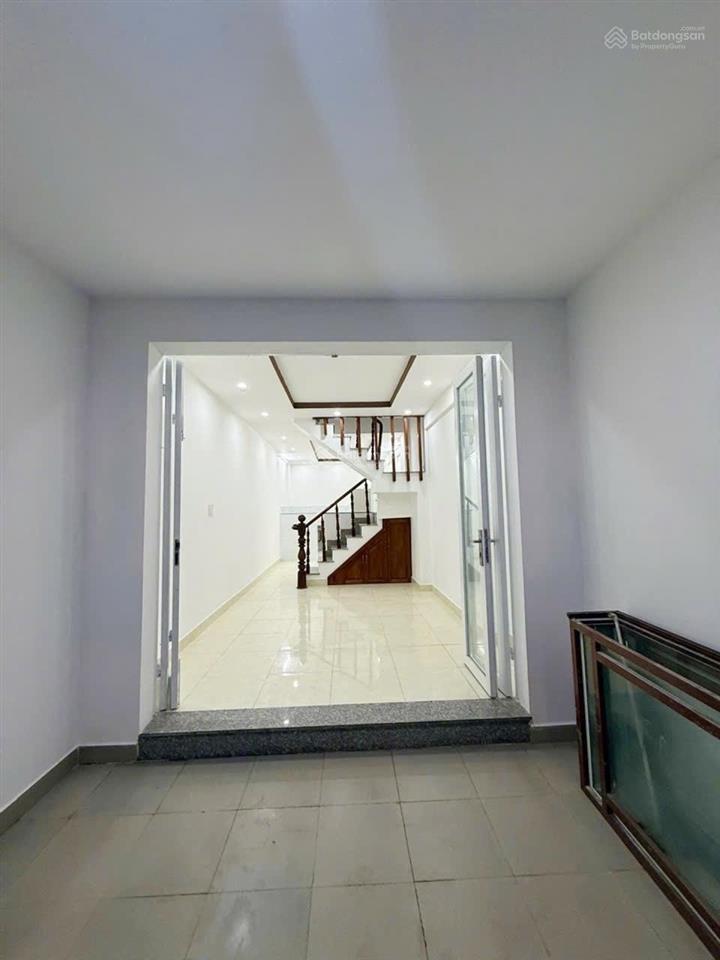 Chỉ 4,8 tỷ  54m2 nhà btct  hẻm thông lê văn việt  gần metro, xa lộ hà nội