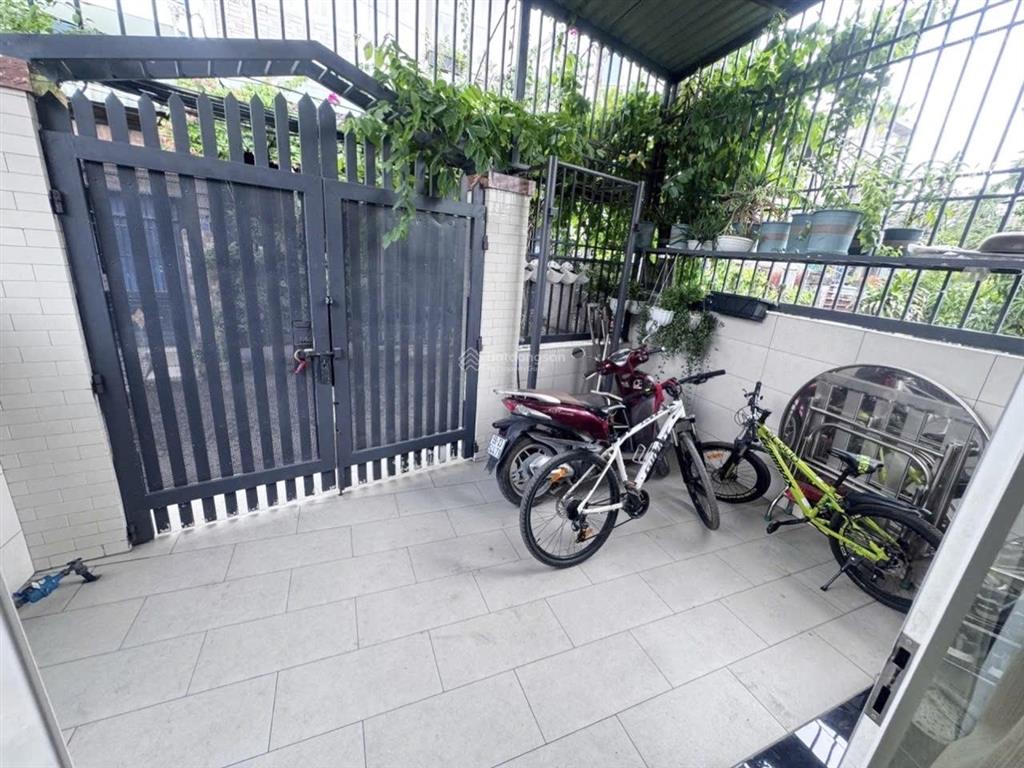 75m2  nhà trường thọ  5,7 tỉ  hẻm vf3 đi 200m tới vành đai 2  ngang 5m thoáng