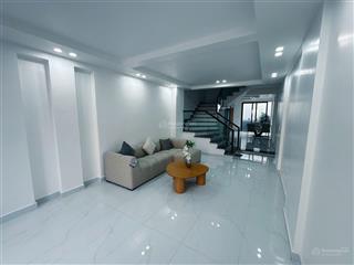 Sân cổng 4 tầng xây mới phố kiều sơn