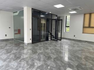 Cho thuê văn phòng thiết kế 1 hầm 1 trệt 2 tầng thông sàn. nhà mới đẹp hiện đại giá 60tr/tháng.