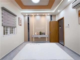 Nhà đẹp 4 tầng  sát mặt tiền  3 mặt thoáng  phú nhuận  khai thác 40tr/tháng  8.x tỷ tl.