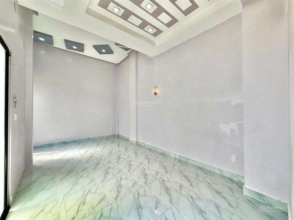 Sát mặt tiền  ngay chợ bà chiểu, bình thạnh  3.5m x 10m  3 tầng  2pn 3wc  6.45 tỷ tl
