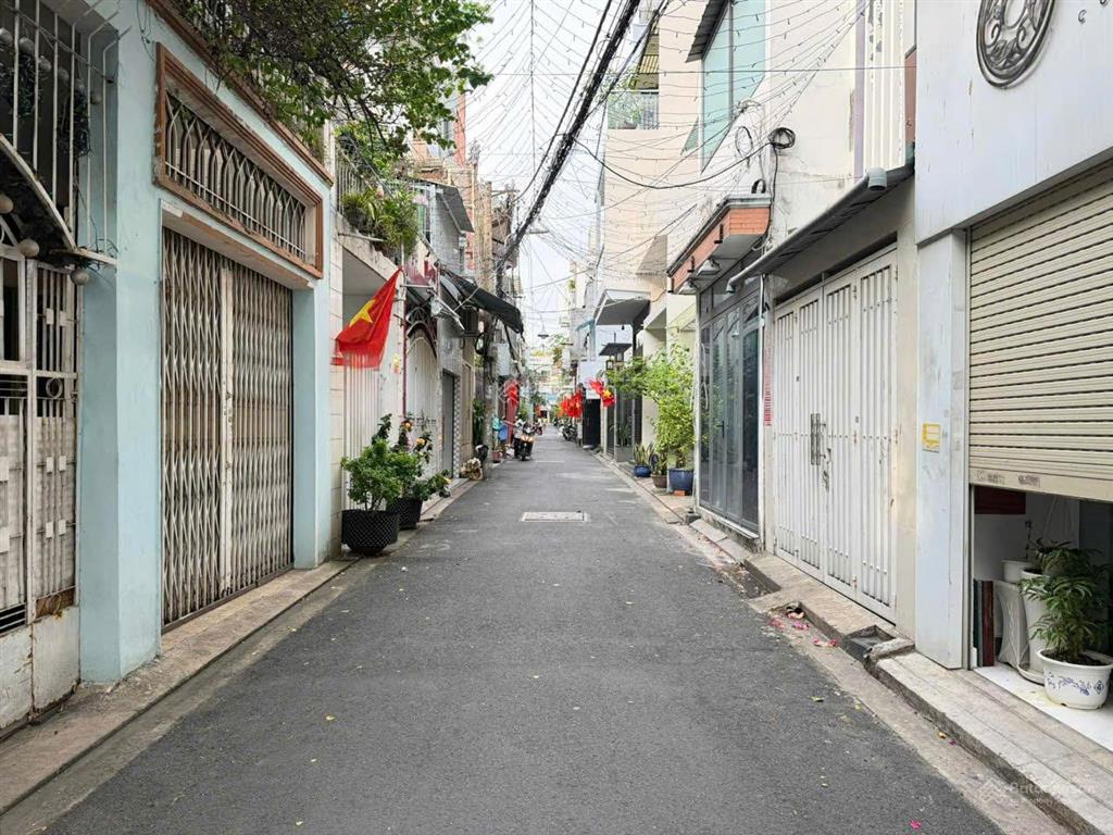 Hẻm nhựa ô tô huỳnh văn bánh, phú nhuận  46m2 sổ đẹp a4  2 tầng  khu sang  8.5 tỷ.