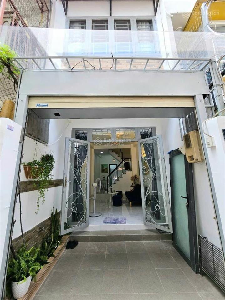 Hoàng hoa thám ngay phan đăng lưu, xe hơi ,dt 35m2 (3x11.5) 2 lầu btct 2pn, hẻm thông ,nhỉnh 5 tỷ.