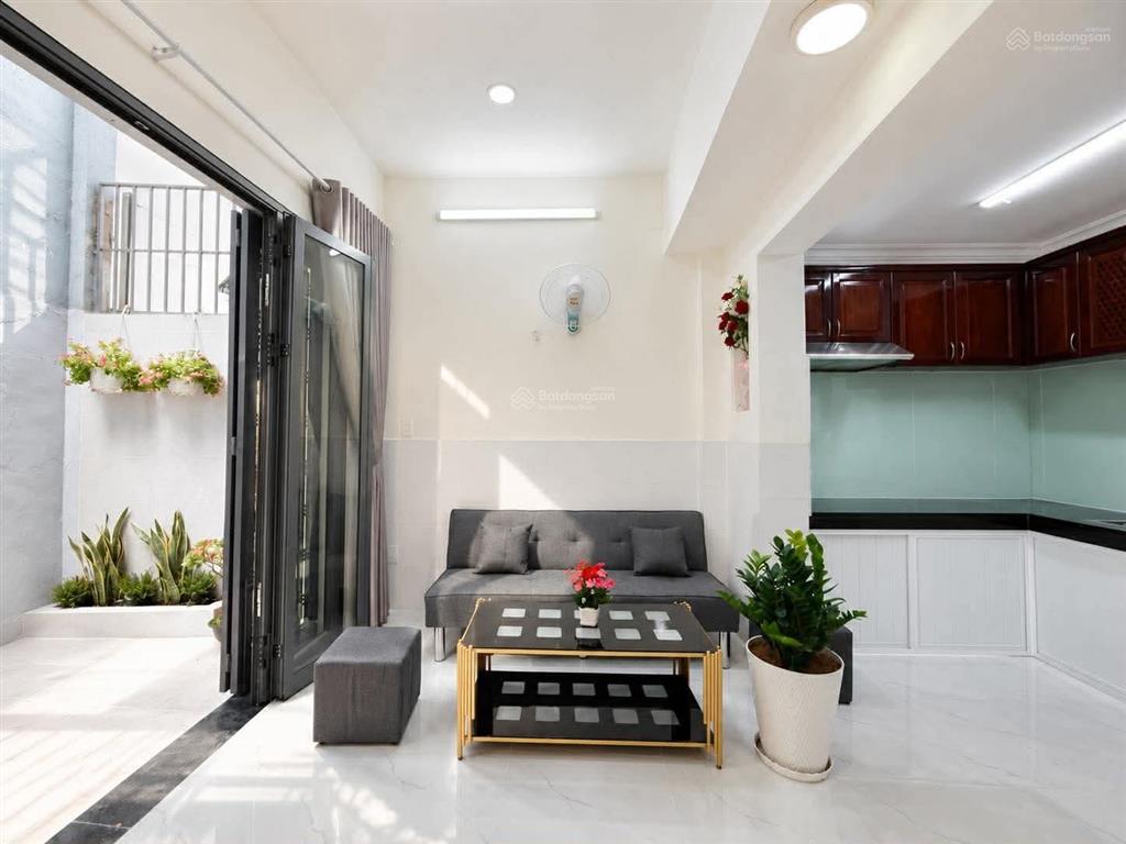 Phan văn trị, p11, bình thạnh  28m nở hậu 4 tầng 4pn 5,45 tỷ