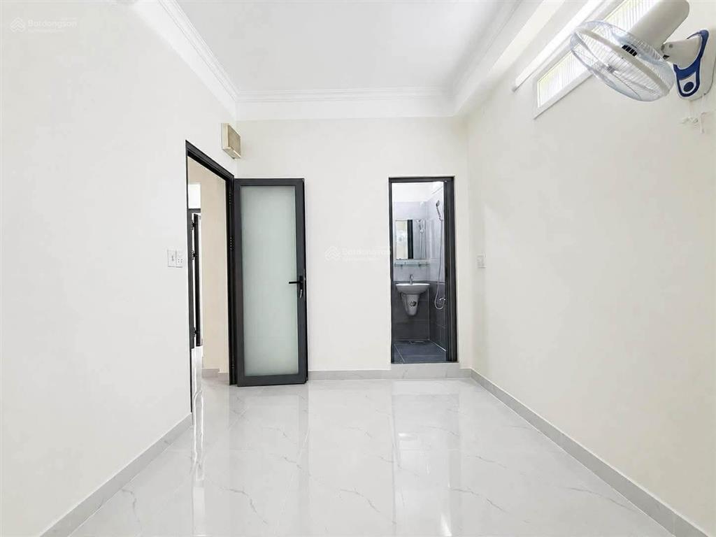 Phan văn trị, p11, bình thạnh  28m nở hậu 4 tầng 4pn 5,45 tỷ