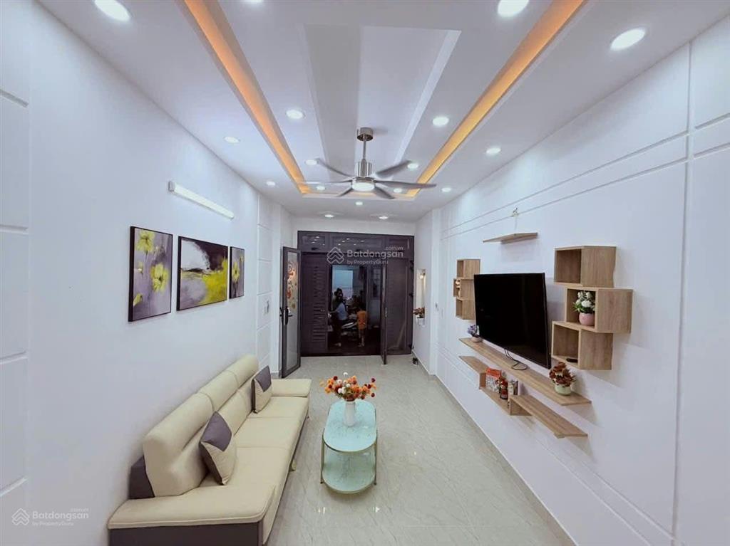 Nhà 3 tầng mới đẹp  30m ra mặt tiền  khu nhà cao tầng  39m2  3pn  sân thượng phía sau.