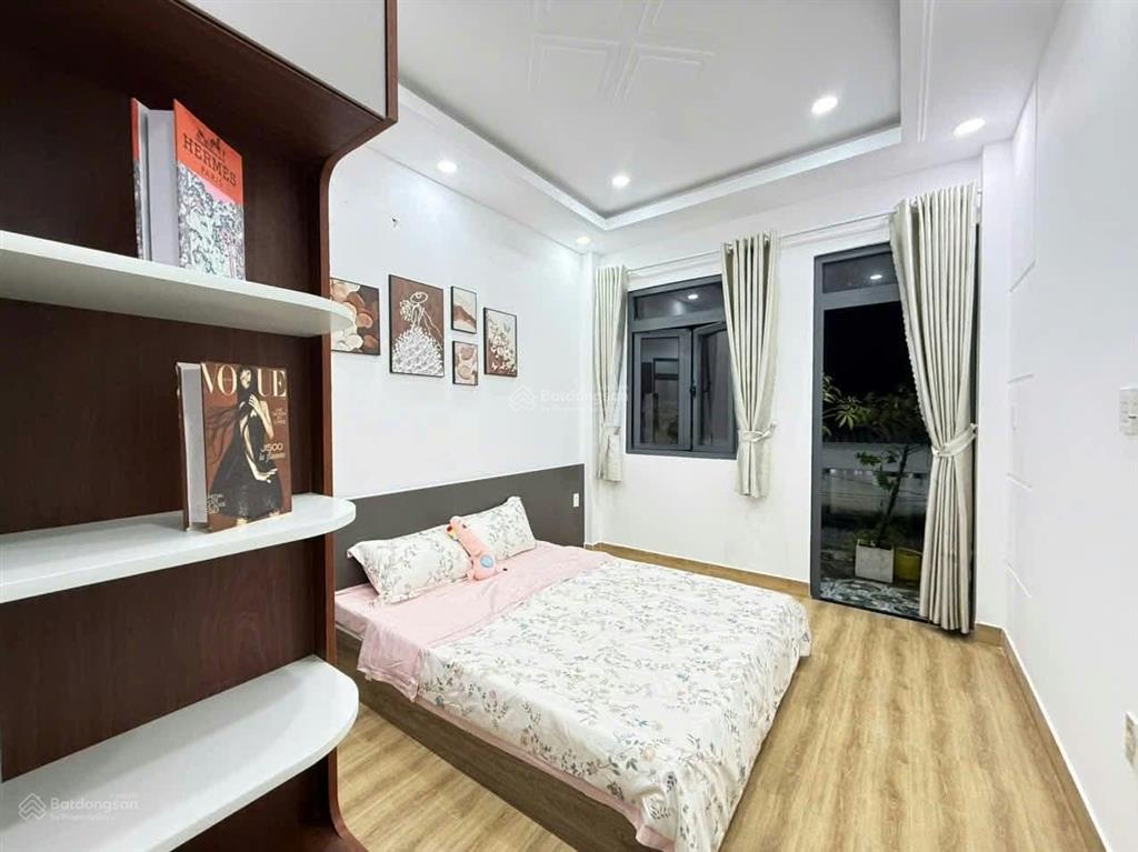 Nhà 3 tầng mới đẹp  30m ra mặt tiền  khu nhà cao tầng  39m2  3pn  sân thượng phía sau.