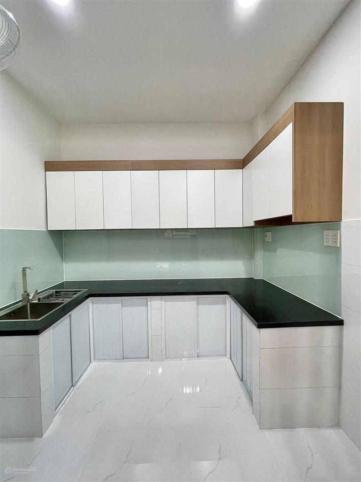 Nhà mới  ngay học viện cán bộ  hẻm 1 trục sát mt  dt 4.1 x 7.5  2 tầng đúc 2pn 3wc  4.779 tỷ
