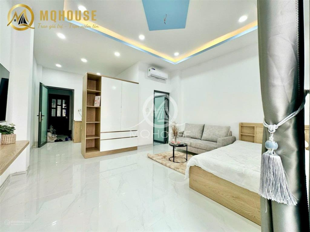 Studio vách ngăn, ban công, máy giặt riêng, ngay công viên lê thị riêng, gần đại học huflit