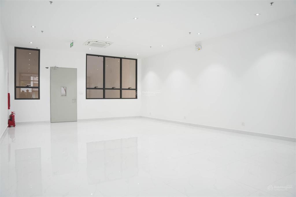 Cho thuê mặt bằng 2 tầng 300m2 trung tâm đà nẵng phù hợp showroom / văn phòng / shop thời trang