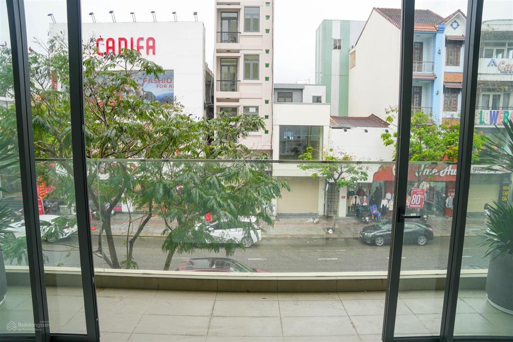 Cho thuê mặt bằng 2 tầng 300m2 trung tâm đà nẵng phù hợp showroom / văn phòng / shop thời trang