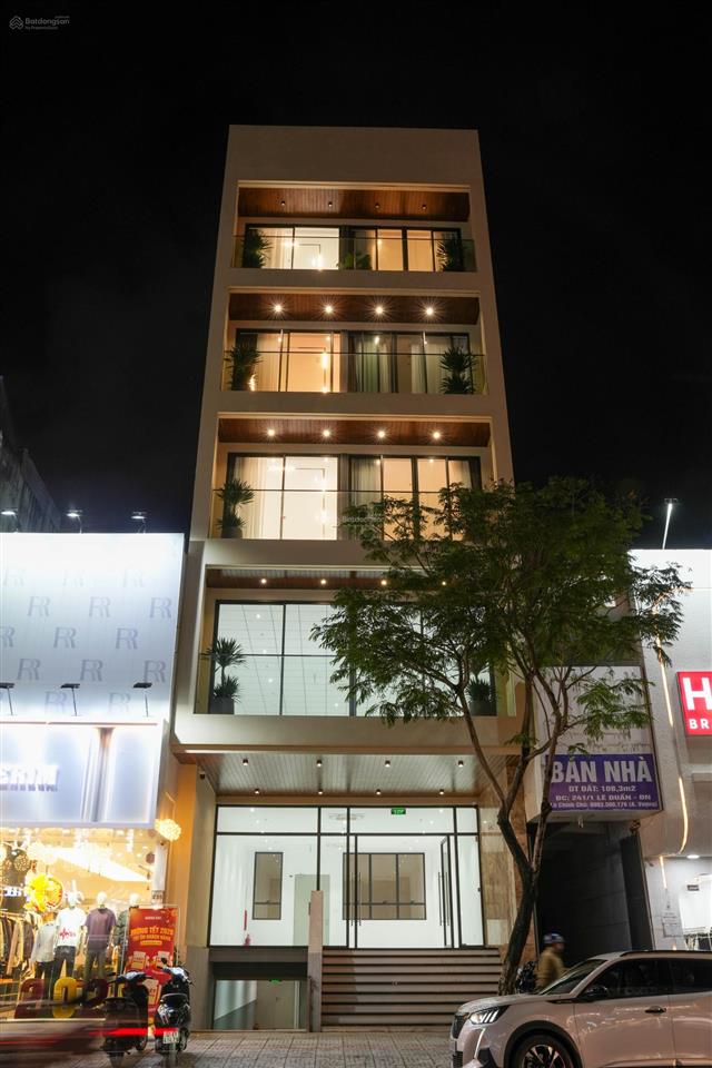 Cho thuê mặt bằng 2 tầng 300m2 trung tâm đà nẵng phù hợp showroom / văn phòng / shop thời trang