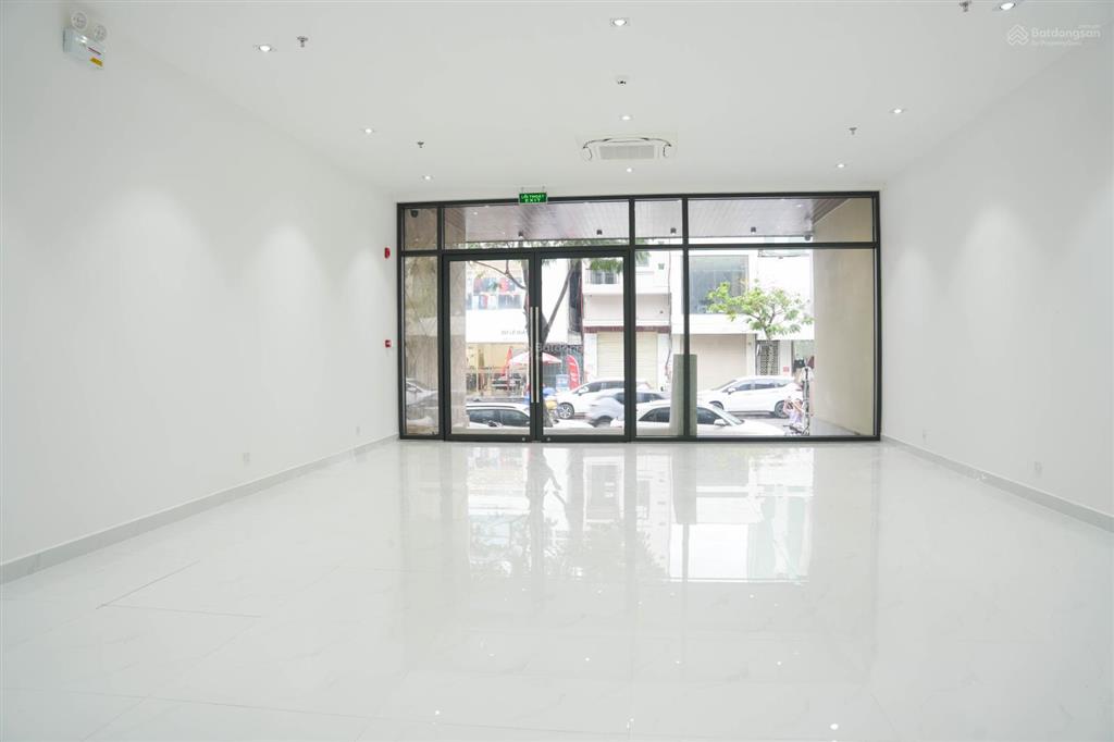 Cho thuê mặt bằng 2 tầng 300m2 trung tâm đà nẵng phù hợp showroom / văn phòng / shop thời trang