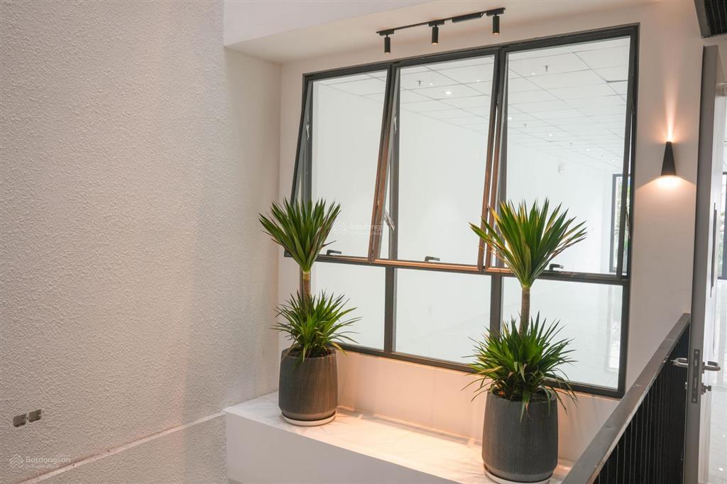 Cho thuê mặt bằng 2 tầng 300m2 trung tâm đà nẵng phù hợp showroom / văn phòng / shop thời trang