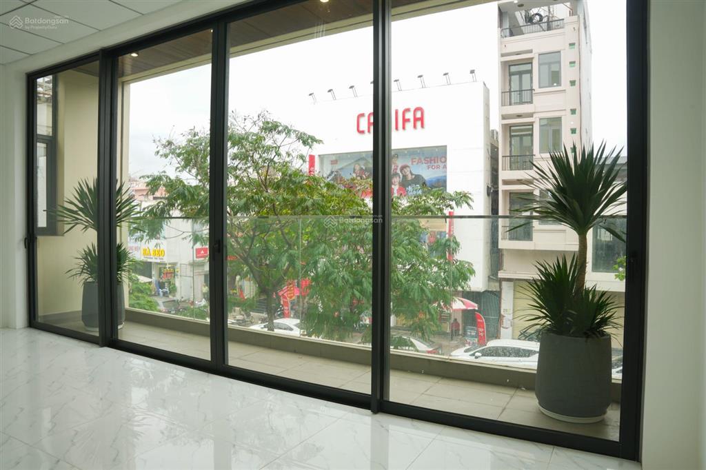 Cho thuê mặt bằng 2 tầng 300m2 trung tâm đà nẵng phù hợp showroom / văn phòng / shop thời trang