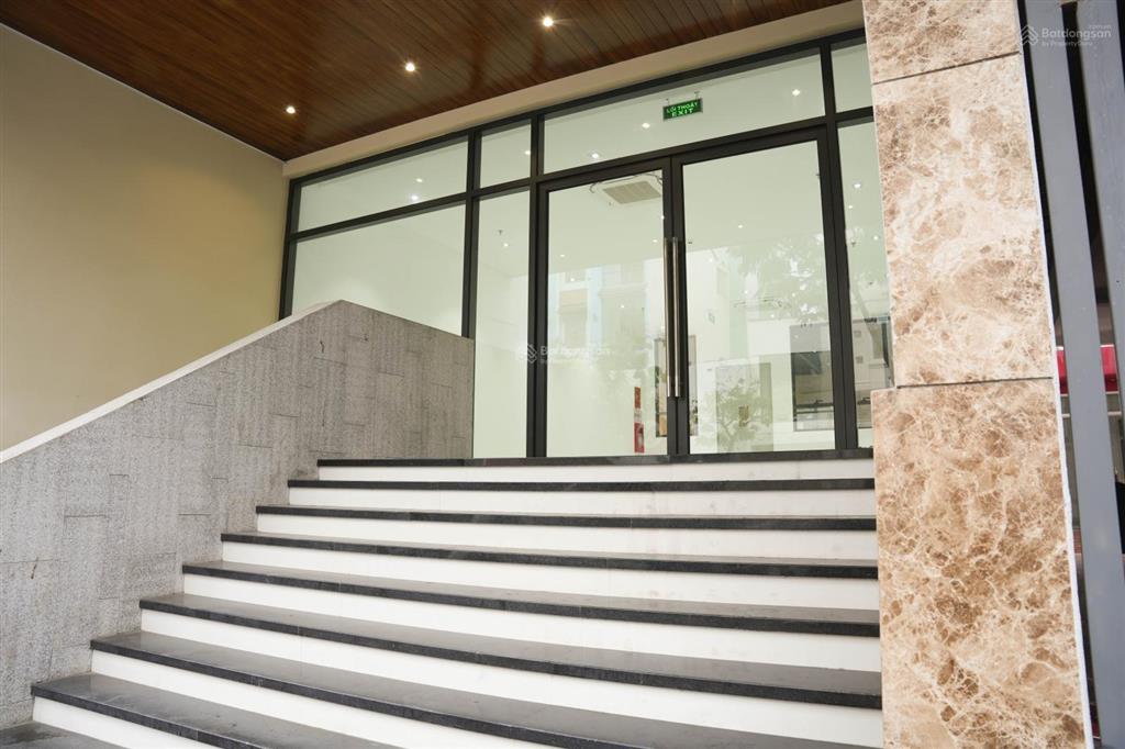 Cho thuê mặt bằng 2 tầng 300m2 trung tâm đà nẵng phù hợp showroom / văn phòng / shop thời trang