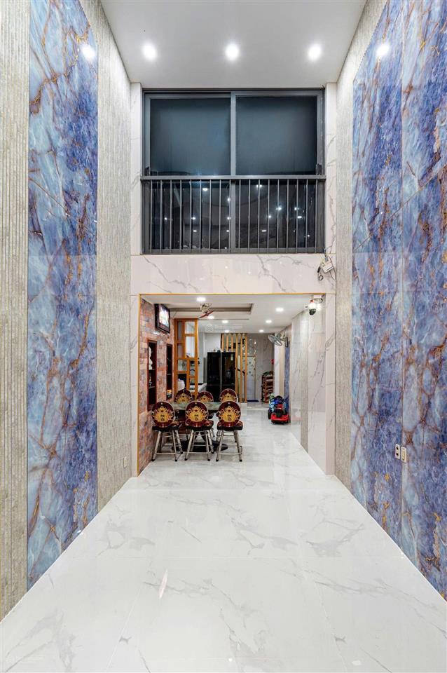 Bán nhà q10 tầng 138m2, tầng lửng 30m2, tầng 338m2, tầng 438m2, tầng 538m2 có điện mặt trời
