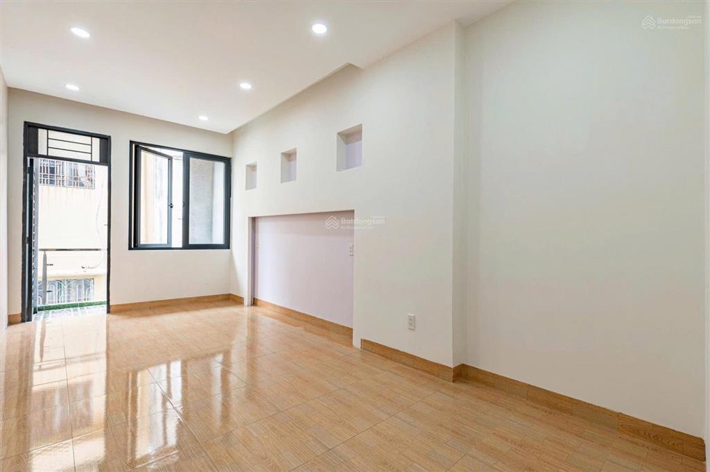 Bán nhà q10 tầng 138m2, tầng lửng 30m2, tầng 338m2, tầng 438m2, tầng 538m2 có điện mặt trời