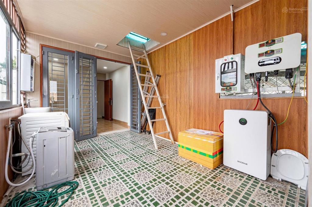 Bán nhà q10 tầng 138m2, tầng lửng 30m2, tầng 338m2, tầng 438m2, tầng 538m2 có điện mặt trời