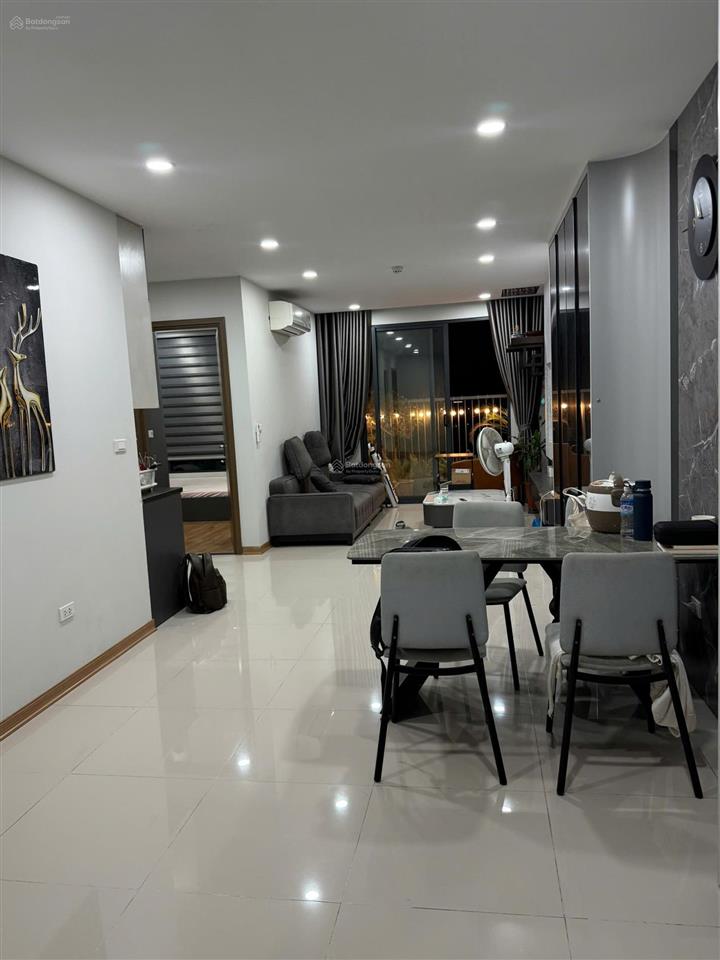 Tôi cần bán căn 79m dv1 tại tòa rose town, nhà đã có sổ hồng, tòa mới full tiện ích