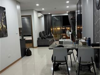Tôi cần bán căn 79m dv1 tại tòa rose town, nhà đã có sổ hồng, tòa mới full tiện ích