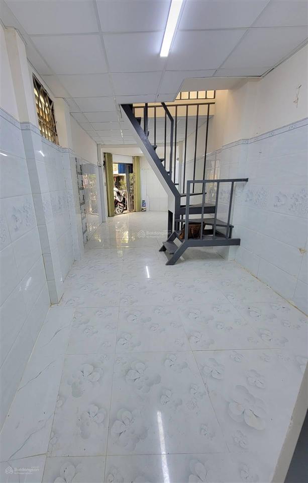 Diện tích 3m x 10.5m công nhận 31.5m kết cấu 1 trệt 1 lầu btct chắc chắn gồm phòng khác