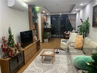 Đổi căn to! cần bán gấp căn 2 ngủ 82m2 nhà đẹp rất được lộc tầng trung giá thương lượng trực tiếp